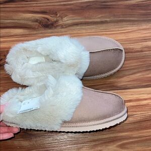 H&M Tan and Cream Fur Slippers